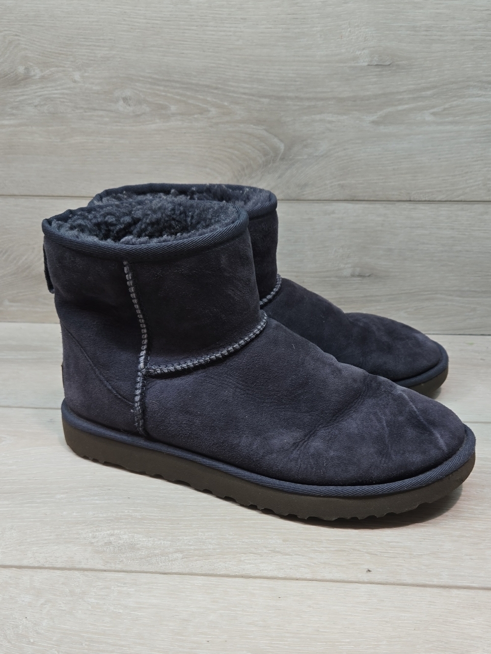 Ugg Australia Cozy Women's Short Shearling Boots Shoes Sz 9